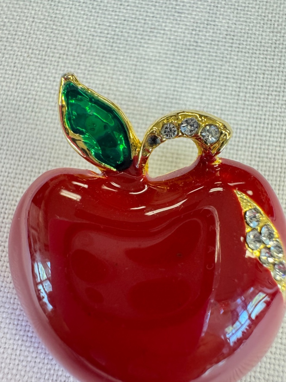 Red Apple Enamel Rhinestone Brooch Gold Tone Vintage - Picture 2 of 9